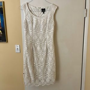ADRIANNA PAPELL lace dress - size 6 - EUC